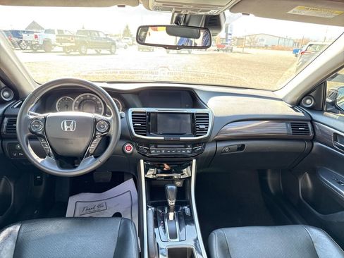 Used 2017 Honda Accord Touring image 13
