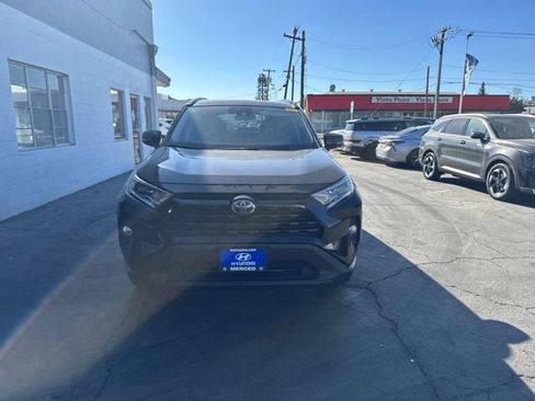 Used 2020 Toyota RAV4 XLE w/ Convenience Package AWD/4WD image 4
