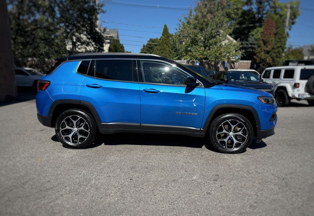 Used 2024 Jeep Compass Limited AWD/4WD image 4