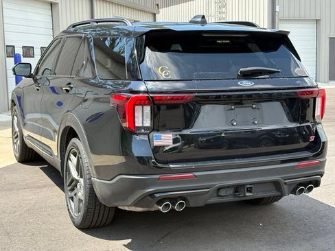 Used 2025 Ford Explorer ST RWD image 3