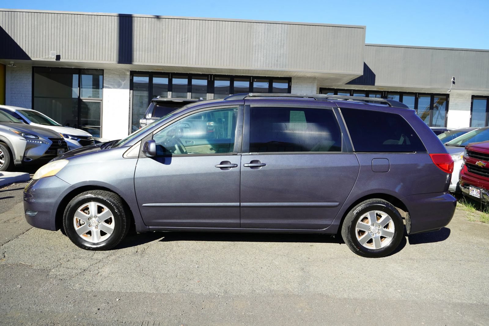 Used 2010 Toyota Sienna LE FWD image 2