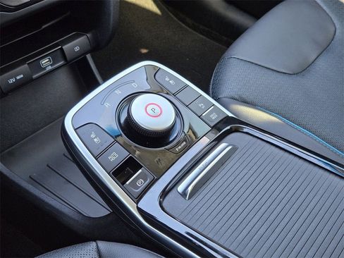 Certified 2022 Kia Niro EX Premium image 9