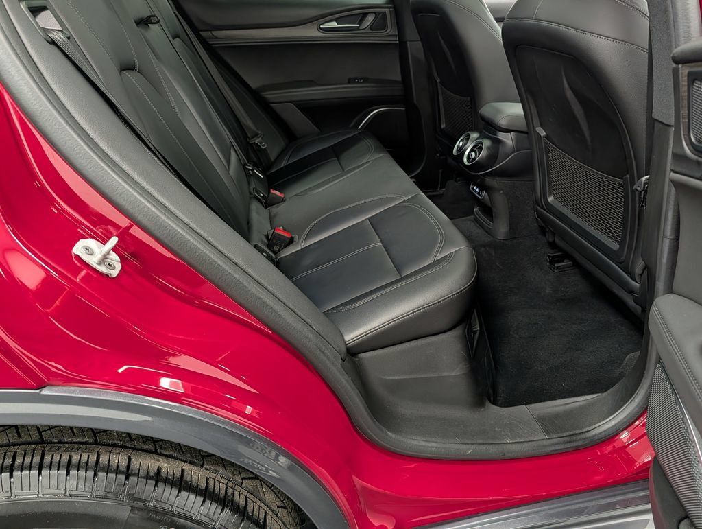 Used 2023 Alfa Romeo Stelvio Ti AWD/4WD image 33