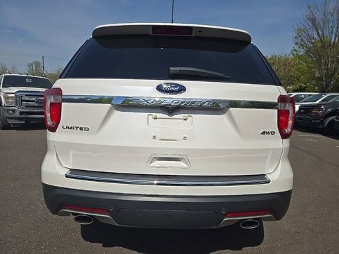 Used 2019 Ford Explorer Limited w/ Ford Safe & Smart Package image 5