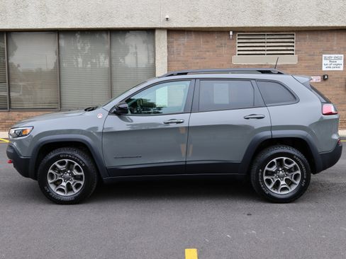 Used 2022 Jeep Cherokee Trailhawk AWD/4WD image 8