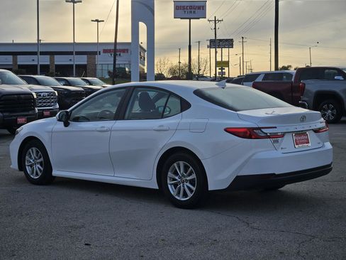 Used 2025 Toyota Camry LE image 4