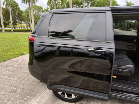 Used 2022 Kia Carnival EX FWD image 36