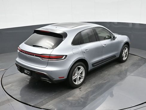 Certified 2022 Porsche Macan AWD/4WD image 30
