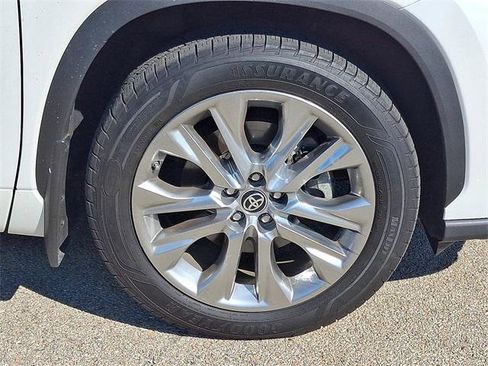 Certified 2022 Toyota Highlander Limited image 8