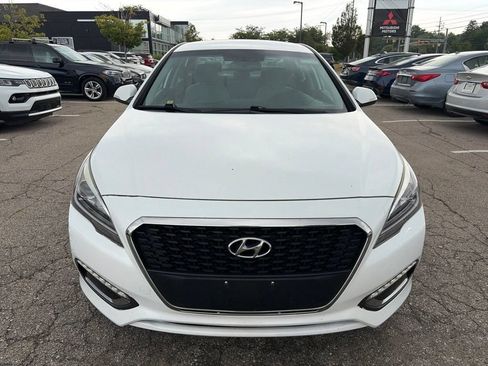 Used 2017 Hyundai Sonata SE FWD image 2