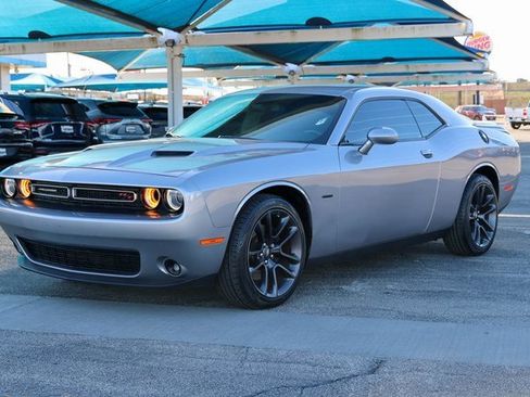 Used 2018 Dodge Challenger R/T image 6