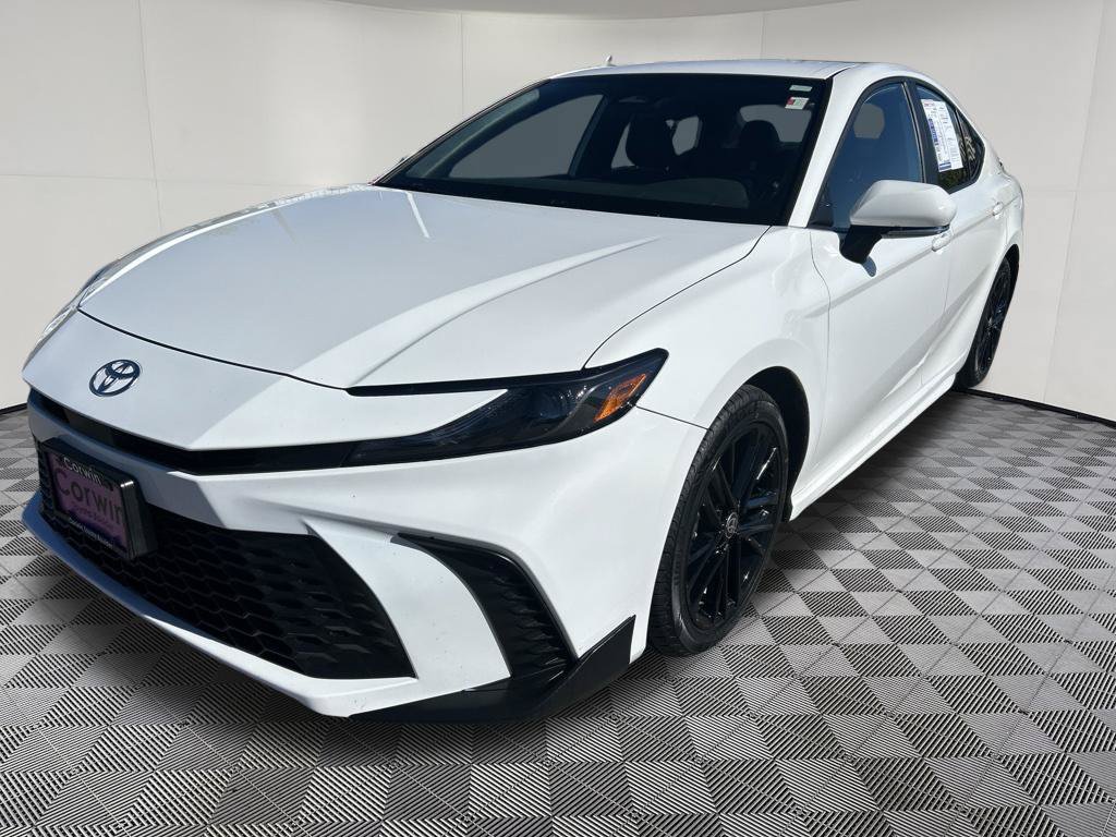 Used 2025 Toyota Camry SE FWD image 3