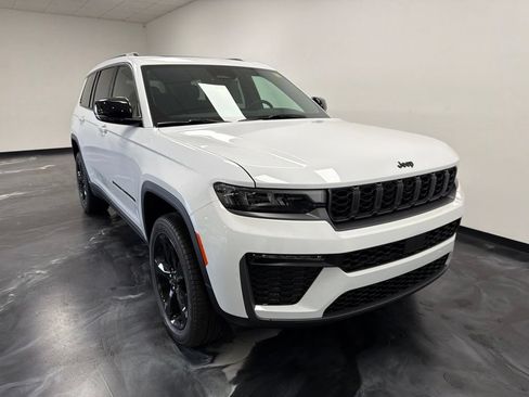 New 2026 Jeep Grand Cherokee L Limited w/ Limited Altitude Package AWD/4WD image 26