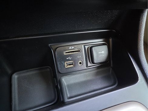 Used 2017 Jeep Cherokee Sport image 20