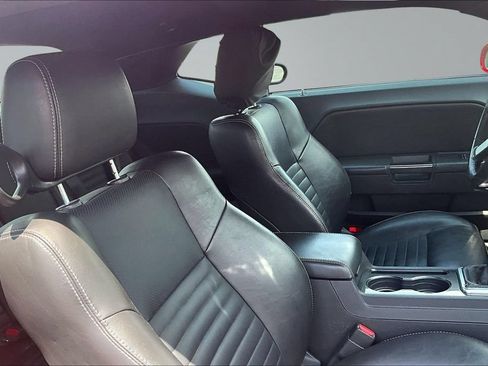 Used 2010 Dodge Challenger R/T RWD image 7