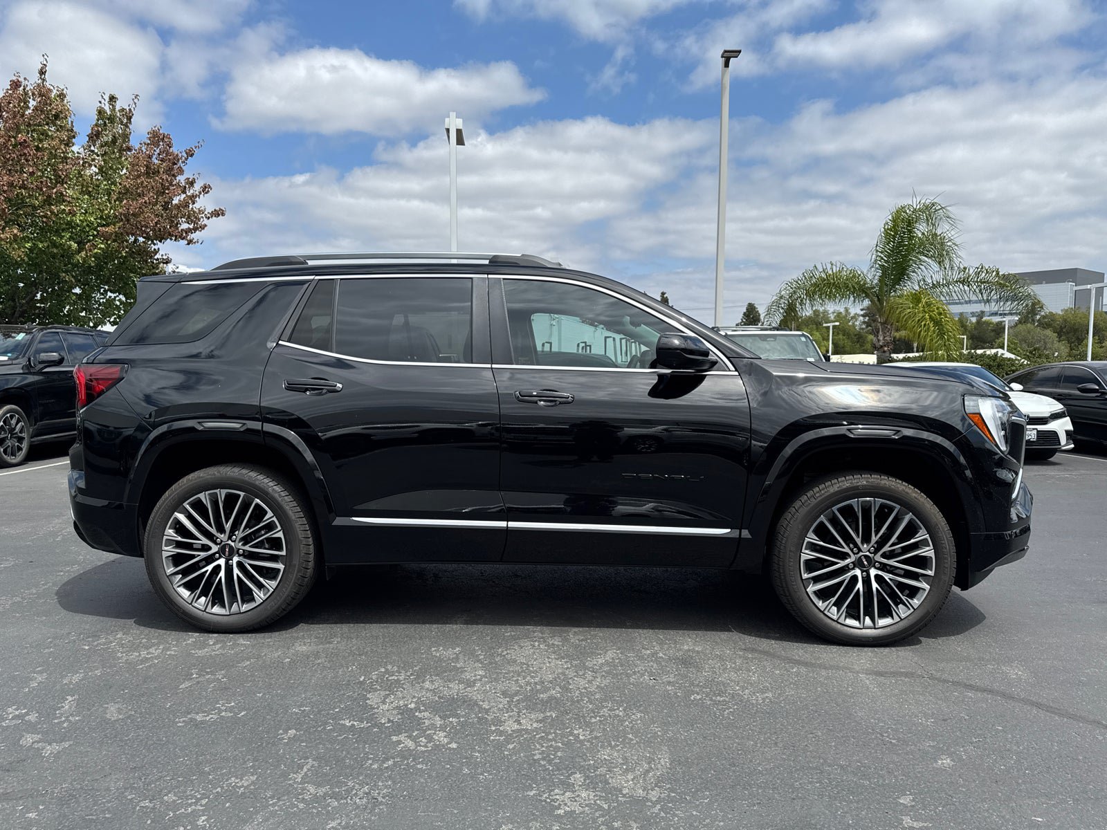 New 2026 GMC Terrain Denali w/ LPO, Black Badging Package AWD/4WD image 7