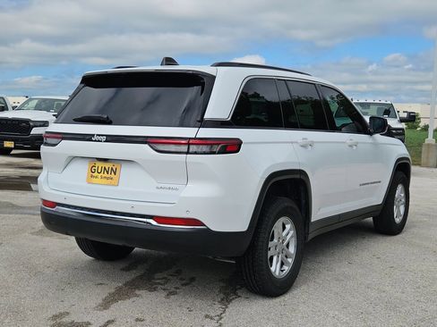 Used 2024 Jeep Grand Cherokee Laredo RWD image 3