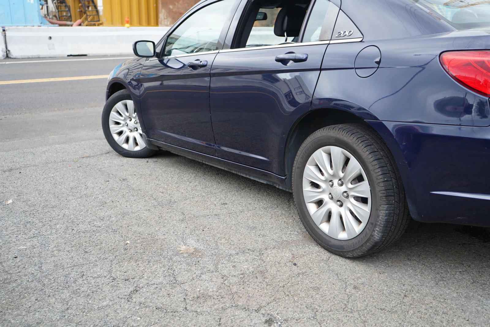 Used 2013 Chrysler 200 LX FWD image 5