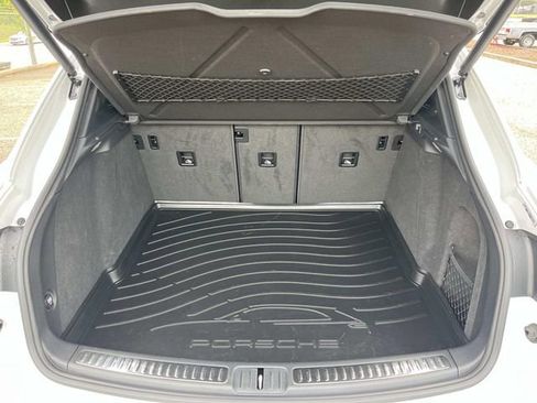 Used 2020 Porsche Macan AWD/4WD image 24