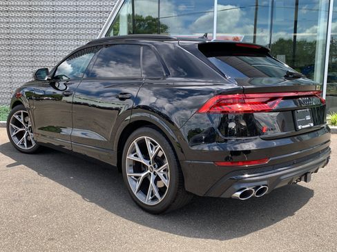 Used 2023 Audi SQ8 Premium Plus w/ SQ8 Luxury Package AWD/4WD image 3