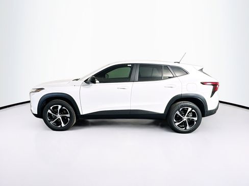 Used 2025 Chevrolet Trax RS w/ Driver Confidence Package image 4