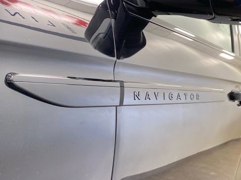 New 2026 Lincoln Navigator Reserve w/ Jet Appearance Package image 17