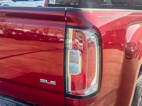 Used 2019 GMC Canyon SLE w/ Elevation Edition RWD image 8
