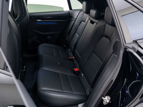 Certified 2025 Porsche Macan 4 Electric image 19