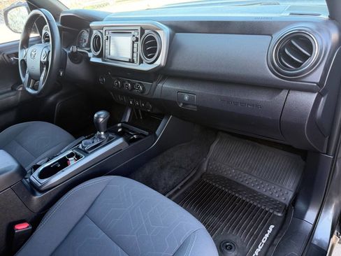 Used 2019 Toyota Tacoma TRD Sport image 37