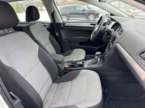 Used 2016 Volkswagen e-Golf SE w/ DC Fast Charging Package image 10