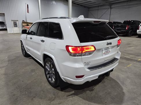 Used 2018 Jeep Grand Cherokee Overland AWD/4WD image 9