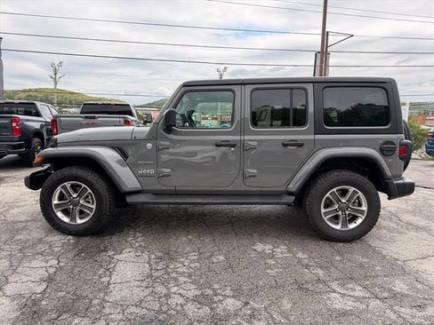 Used 2023 Jeep Wrangler Unlimited Sahara AWD/4WD image 8