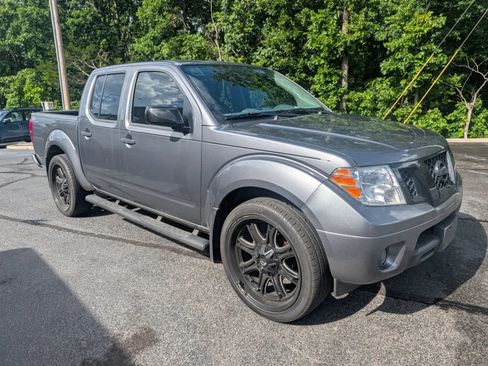 Used 2020 Nissan Frontier SV w/ Midnight Edition Floor Mats RWD image 5