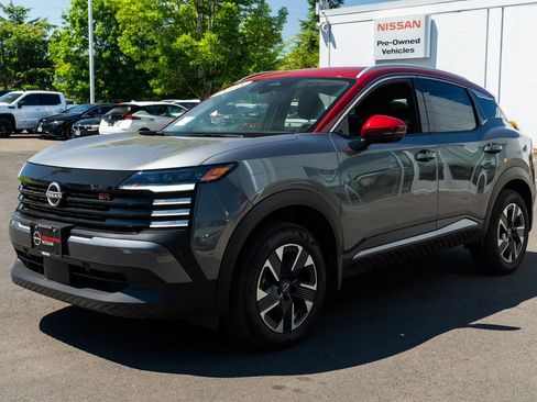 New 2025 Nissan Kicks SR image 3