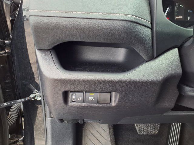 Used 2025 Toyota RAV4 XLE AWD/4WD image 40