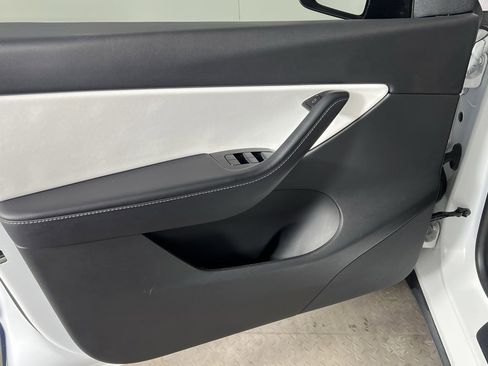 Used 2020 Tesla Model Y Long Range image 26