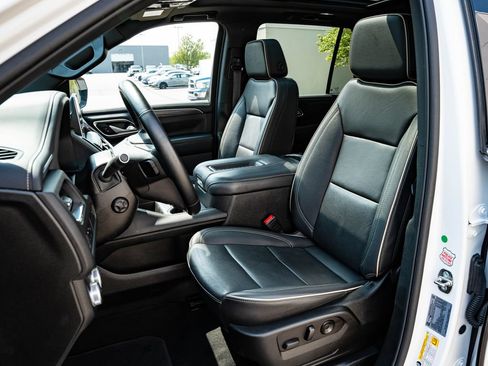 Used 2024 GMC Yukon SLT w/ SLT Luxury Package AWD/4WD image 25