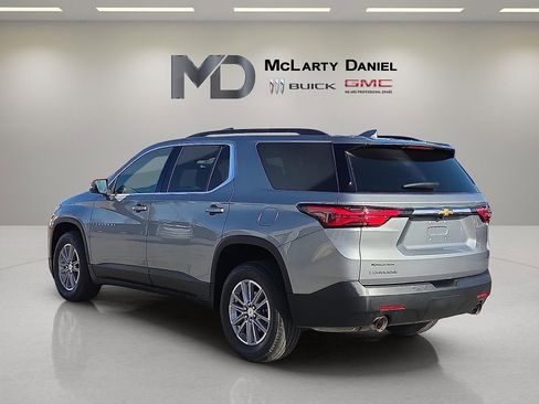 Used 2023 Chevrolet Traverse LT image 4