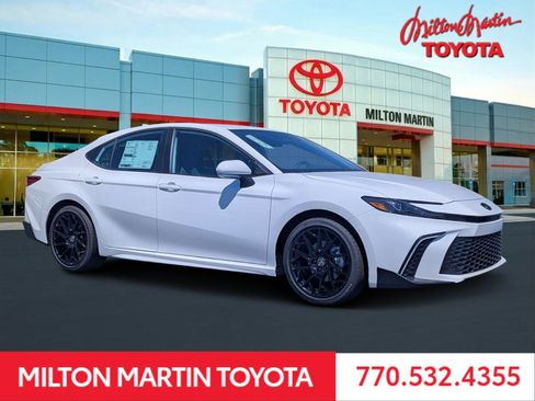 New 2026 Toyota Camry SE FWD image 1