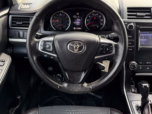 Used 2015 Toyota Camry SE FWD image 13