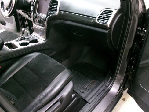 Used 2018 Jeep Grand Cherokee Altitude image 28