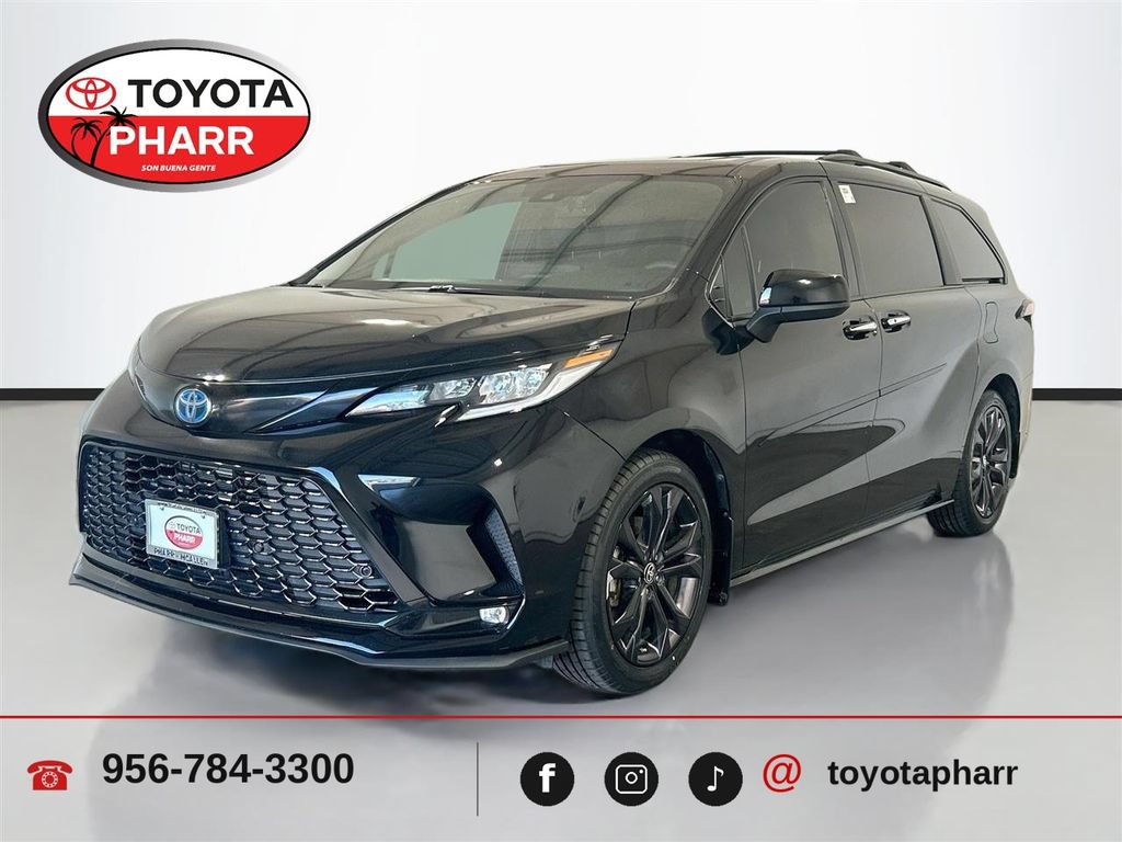 Used 2025 Toyota Sienna XSE FWD image 1