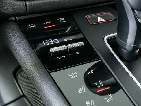 Certified 2026 Porsche Macan AWD/4WD image 18