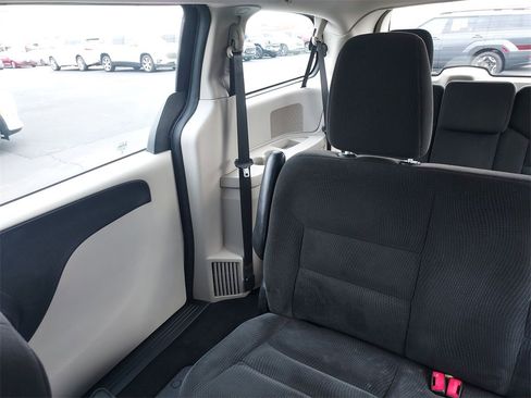 Used 2016 Dodge Grand Caravan American Value Package w/ UConnect Hands-Free Group image 12
