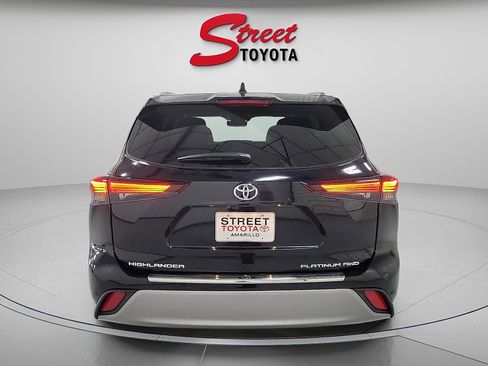 Certified 2026 Toyota Highlander Platinum AWD/4WD image 3