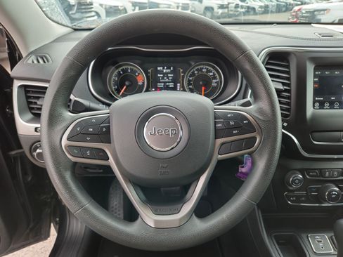 Used 2020 Jeep Cherokee Latitude FWD image 16