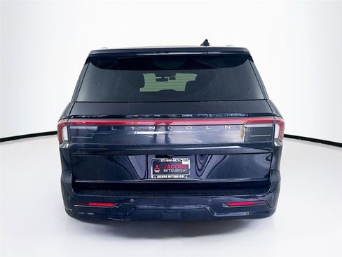 Used 2025 Lincoln Navigator Reserve image 6