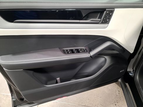 New 2026 Porsche Cayenne image 13
