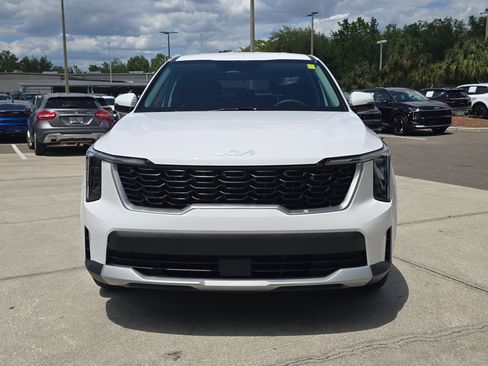 Certified 2024 Kia Sorento LX FWD image 3