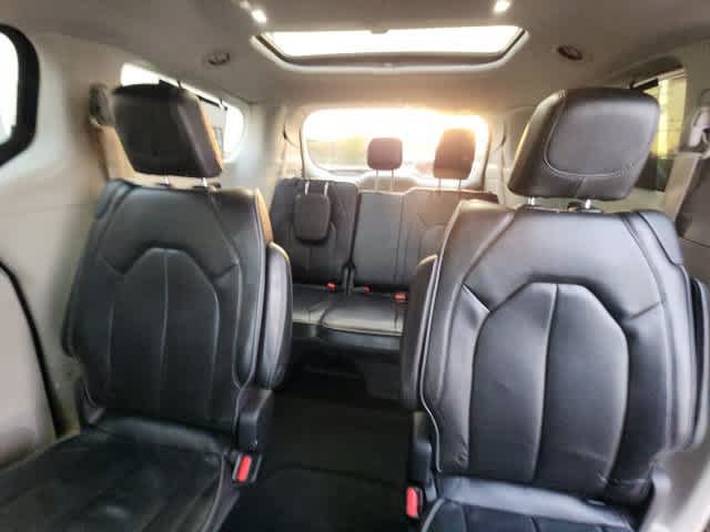 Used 2020 Chrysler Pacifica Limited FWD image 29
